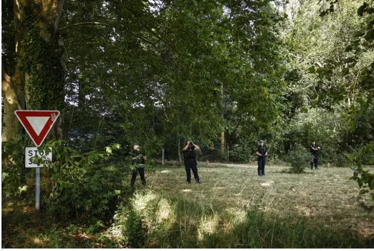 Horror në Francë, një 32-vjeçar gjendet i masakruar me thikë dhe i kryqëzuar në park 