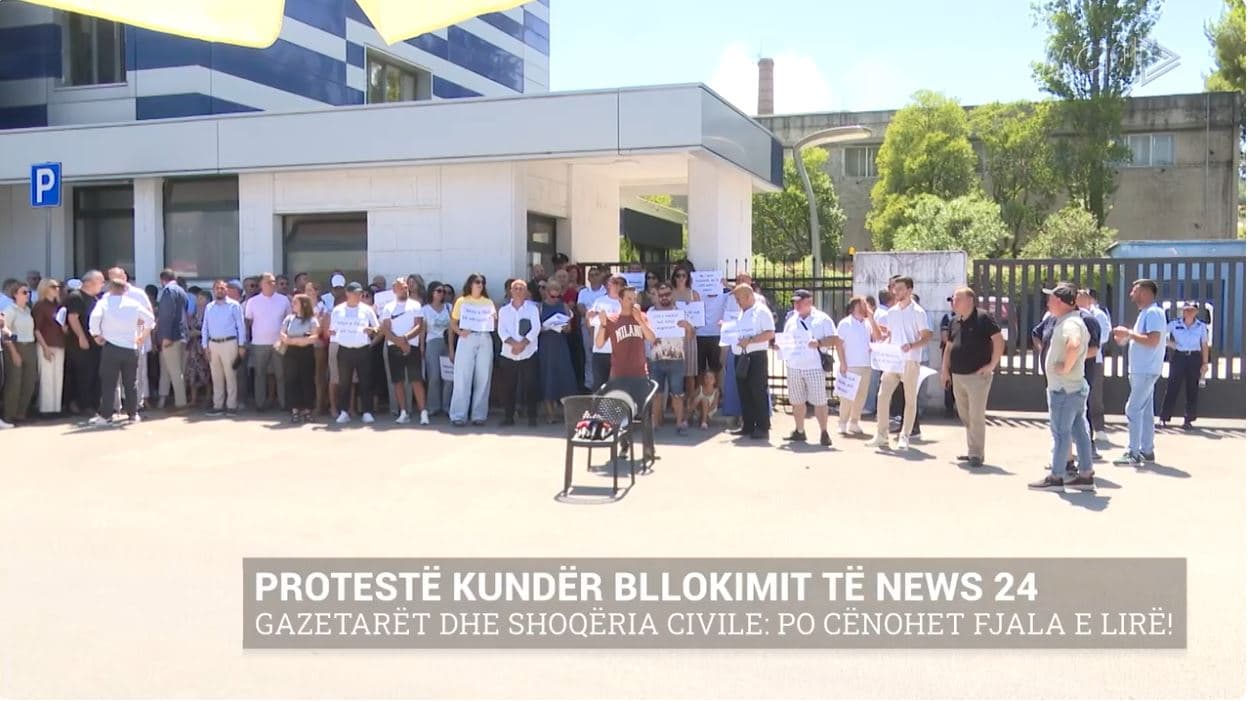 Protestë kundër bllokimit të News 24. Gazetarët dhe shoqëria civile: Po cenohet fjala e lirë!