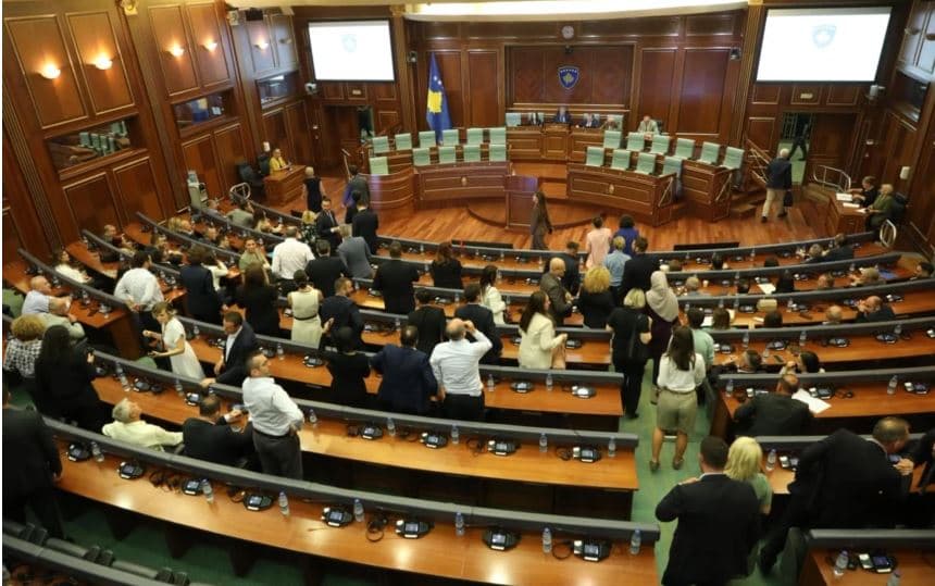   Vendimi i Kushtetueses: Votimi për kryetar të Kuvendit të jetë i hapur, kandidati i njëjtë mund të votohet vetëm tri herë