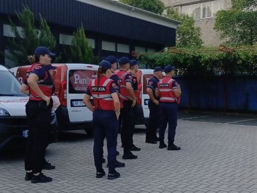 Policia e Shtetit në ambientet e News24, kërkon lirimin e godinës/ Gazetarëve u ndalohet hyrja 
