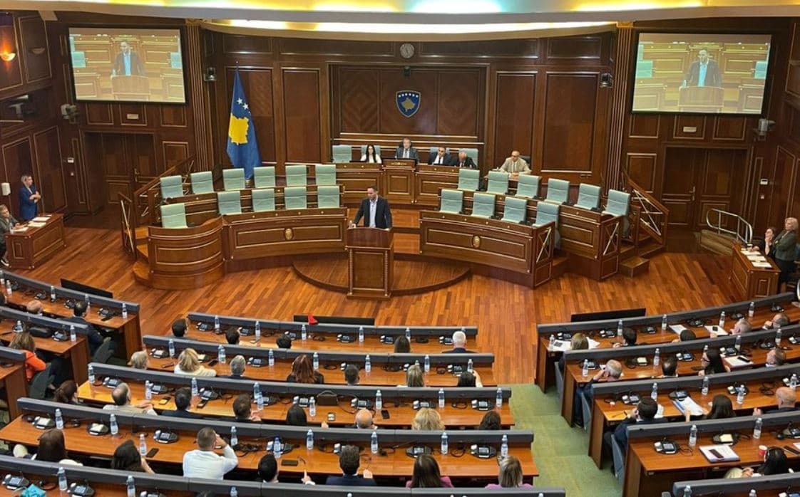 “Vetëvendosje” tenton me Haxhiun dhe Gërvallën, Kosova dështon sërish të zgjedhë kryetarin e Parlamentit 