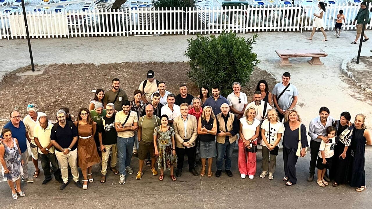 “Liberiamo Mondello”/ Qytetarët në Itali kërkojnë lirimin e plazheve të Palermos, kundër barrierave metalike 