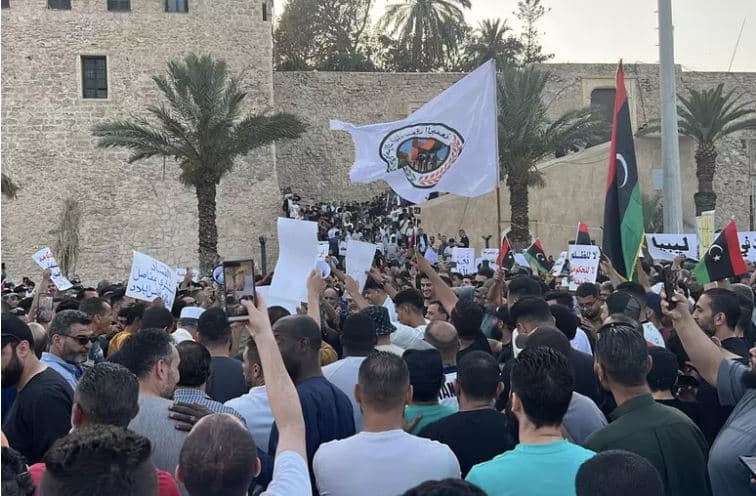 Libi/ Të paktën 12 të vrarë në përleshjet në Tripoli