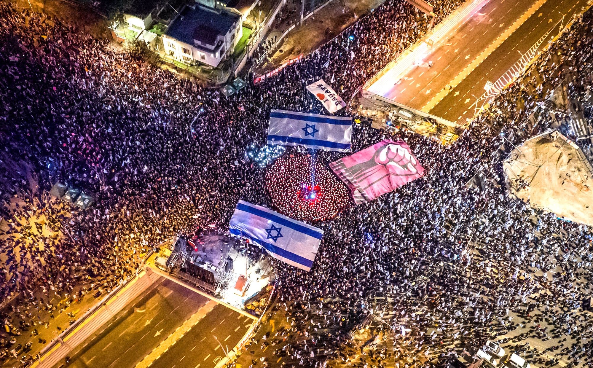 Izraelitët në shesh, Netanjahu: Po i shërbeni Hamasit