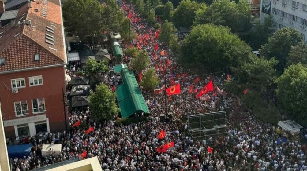     Protesta në Prishtinë/ Spiropali: Zë i indinjatës mbarëshqiptare ndaj padrejtësisë historike