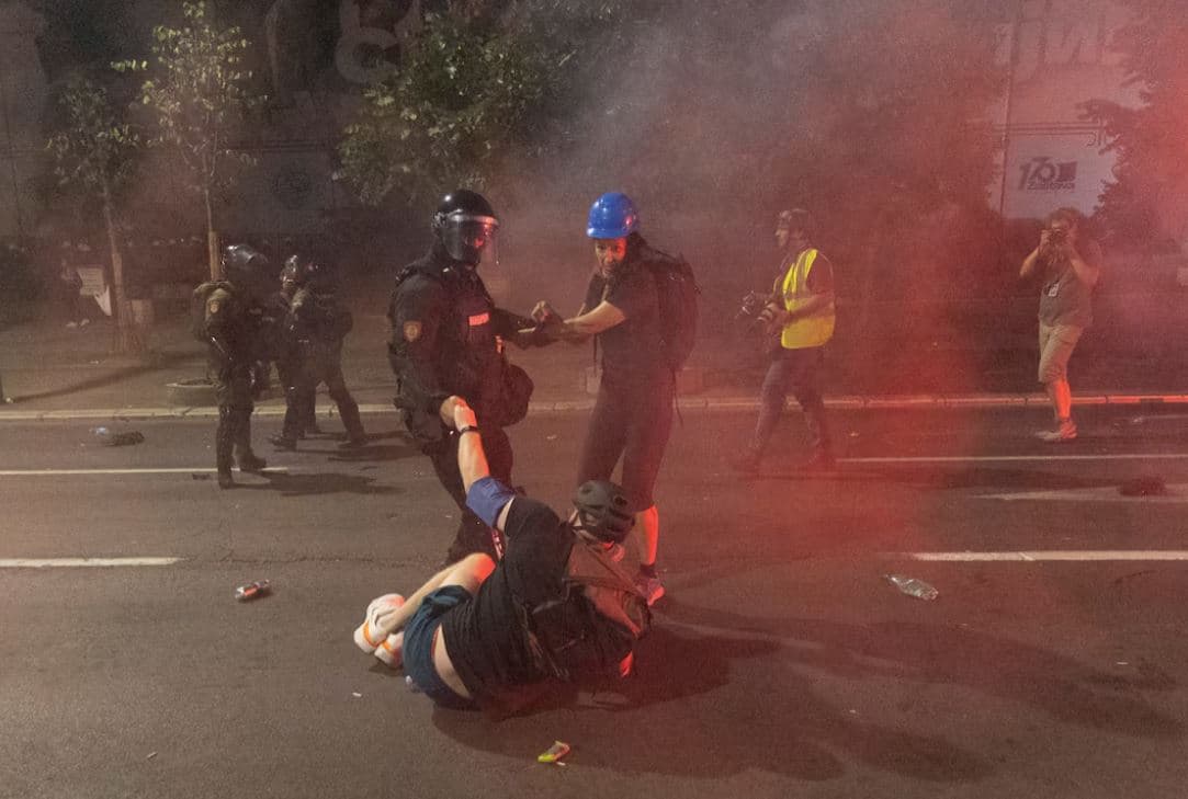 Protesta të reja antiqeveritare në Serbi, tension dhe përleshje në Beograd 