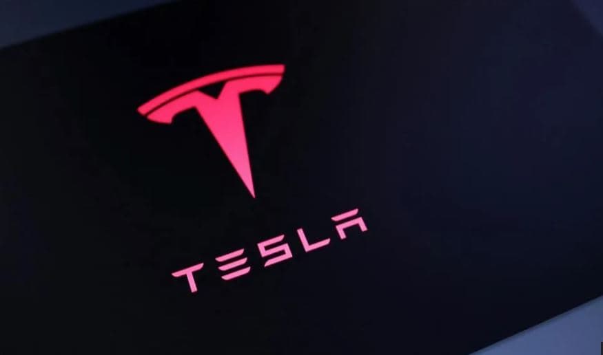 Aksidenti me makinën e lidhur me autopilotin, Tesla urdhërohet të paguajë 242 milionë dollarë 