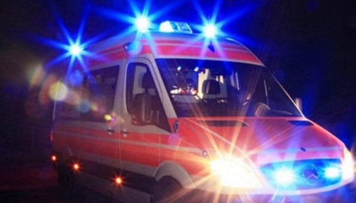 Merr flakë një biznes në Lushnjë, tymi përhapet në një pallat 15-katësh/ Asfiksohet një grua