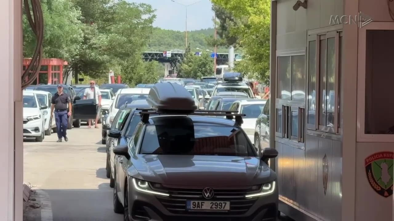 Fluks udhëtarësh në Qafë Thanë / Pushues nga Maqedonia e Veriut drejt bregdetit shqiptar (VIDEO)