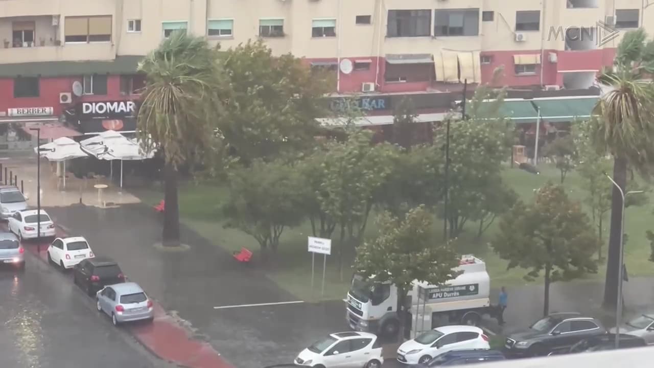 Stuhi e rrebeshe shiu / Moti i keq përfshin vendin, era shkakton dëme materiale (VIDEO)