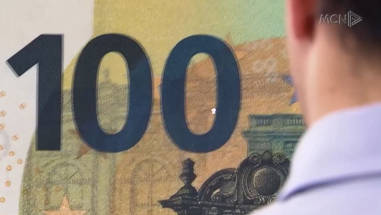 Frenohet rënia e €uros/ Dollari në “gropë” në raport me lekun (VIDEO)