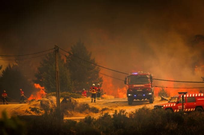 Temperatura 44 gradë dhe zjarre, mijëra të evakuuar në Spanjë