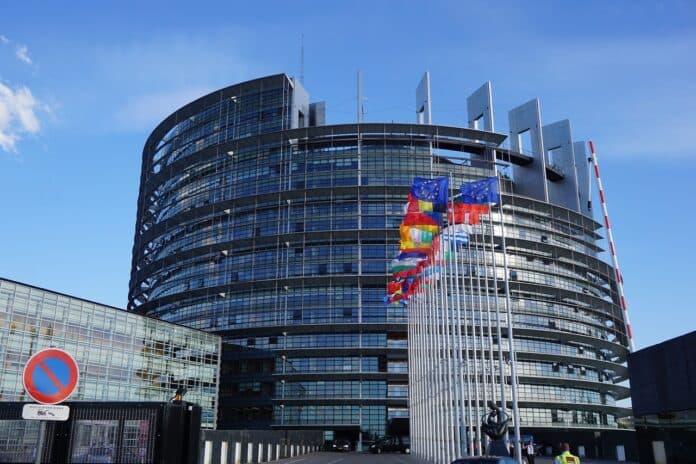 Parlamenti Europian miratoi rezolutën për njohjen e shtetit të Palestinës