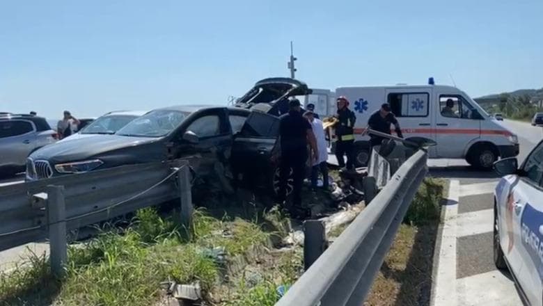 Aksident i trefishtë në Vorë/ Humb jetën shoferi 35-vjeçar, plagosen dy pasagjerë