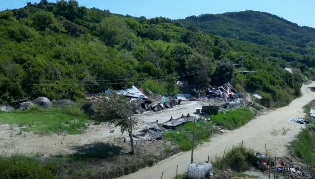 Ushtria pastron Kepin e Rodonit/ Pas shembjes së objektve pa leje, largohen inertet (VIDEO)