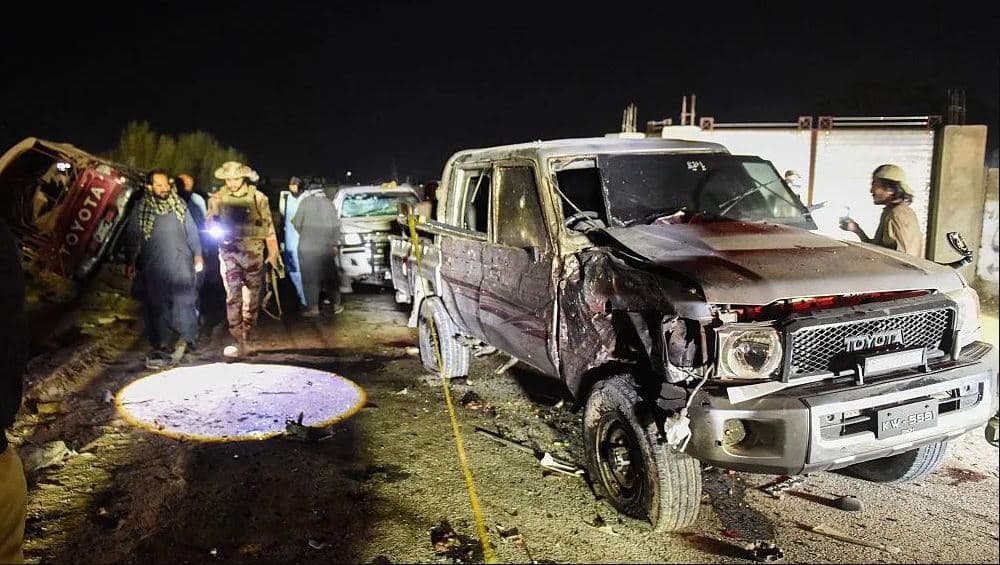 Shpërthim më bombë pranë një tubimi politik në Pakistan, 15 të vdekur dhe dhjetëra të plagosur