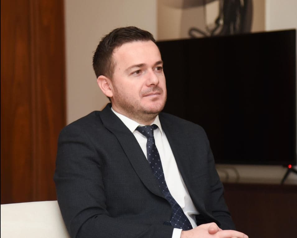 Kryetari u bë ministër, Këshilli Bashkiak i Cërrikut komandon kryebashkiakun