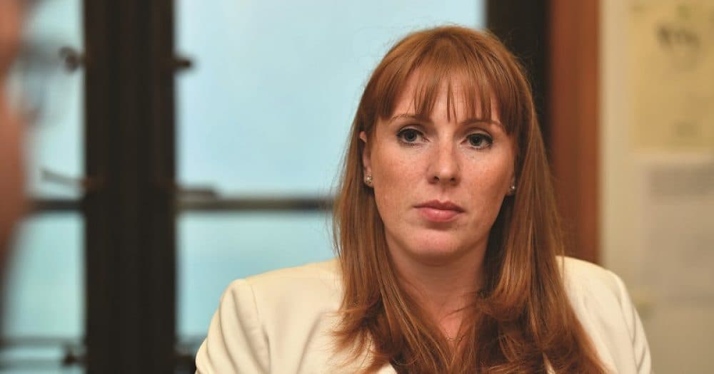 Zëvendëskryeministrja britanike pranon se ka paguar më pak taksa për një apartament buzë detit