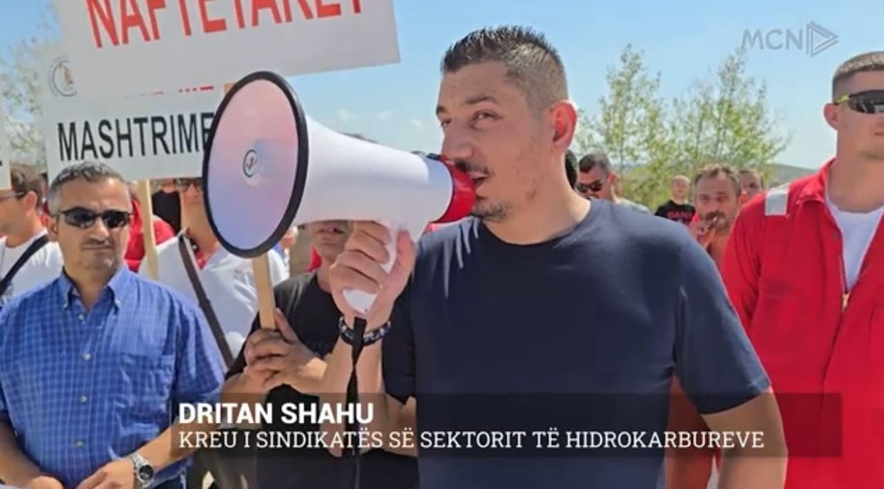 Punëtorët e “Bankers” në protestë. “Nuk duam lëmoshë, por drejtësi”
