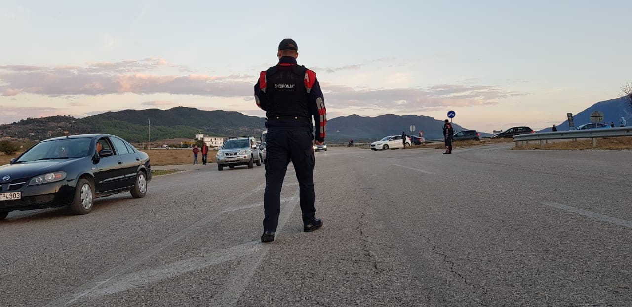 Përplaset makina me motorin në Kakavijë-Gjirokastër, plagoset një person