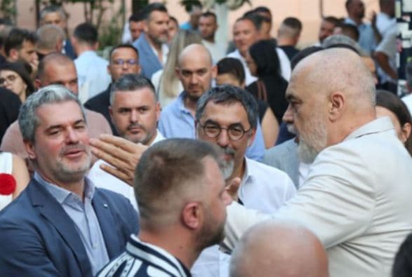 Ermal Dredha lë detyrën, dorëhiqet si kryebashkiak i Vlorës