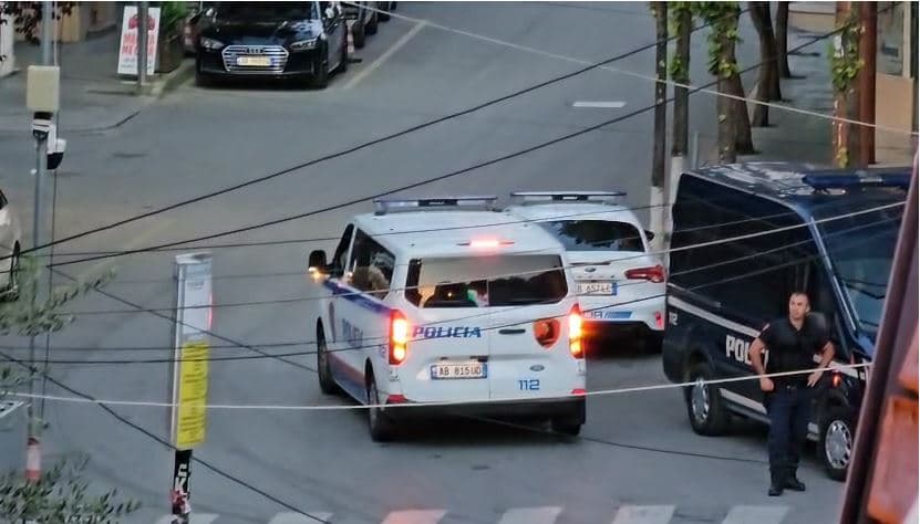 Operacion antidrogë në Elbasan/ Arrestohen 40 persona, sekuestrohen armë dhe lëndë narkotike