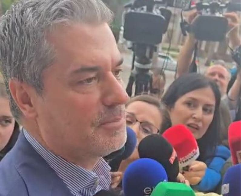 Dredha në hyrje të Asamblesë: Socialist kam lindur dhe socialist do jem gjithë kohën