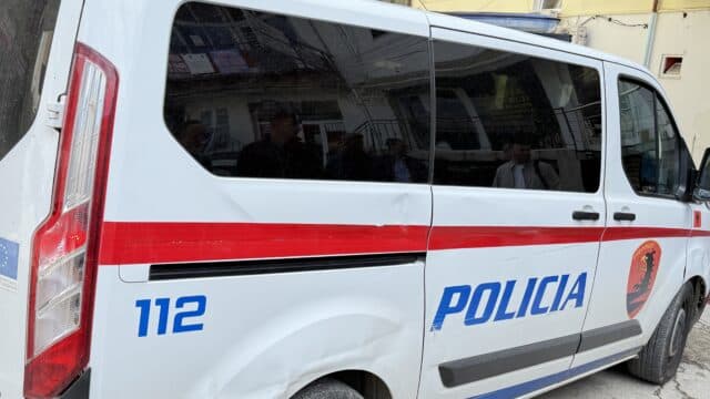 Arrestohet babai në Mallakastër, ngacmoi seksualisht vajzën e tij të mitur