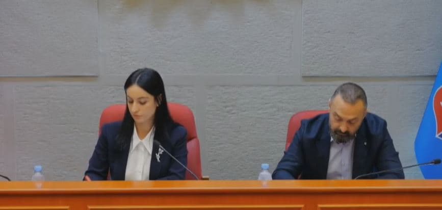 Shkarkimi i Veliajt/ Fino: Zgjidhim ngërçin politik të Tiranës. Ruko: Të shkrihet Këshilli Bashkiak