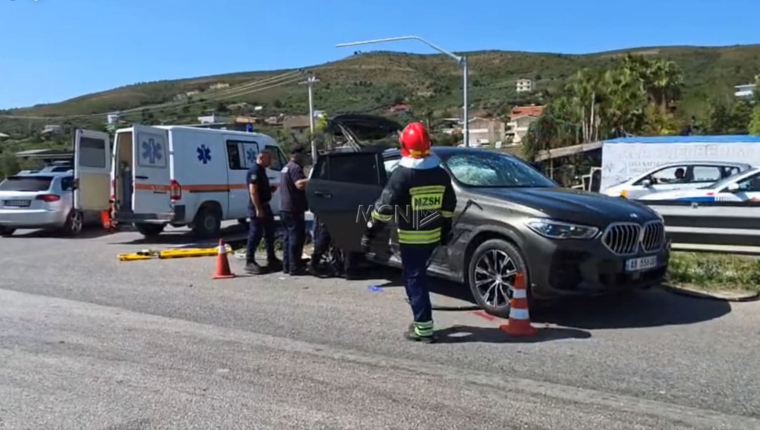 Aksident i dyfishtë në aksin Fier-Lushnjë/ Një grua humb jetën, plagosen dy persona (VIDEO)