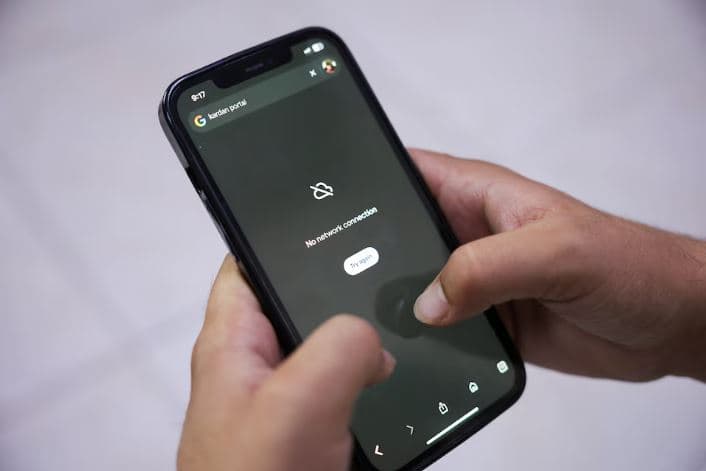 Talebanët ndërpresin totalisht internetin në Afganistan, shërbimet e dalin jashtë funksionit