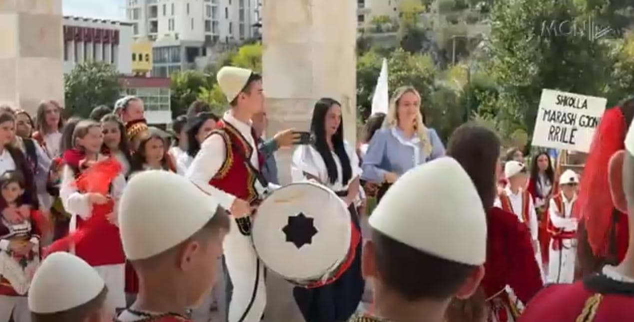 Dita e trashëgimisë kulturore në Lezhë/ Paradë me veshje tradicionale të zonës (VIDEO)