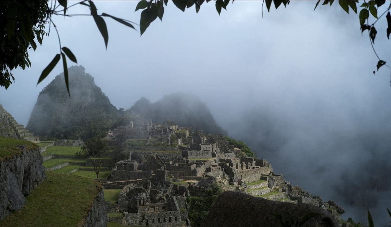 Protesta në Peru bllokon qindra turistë pranë Machu Picchu
