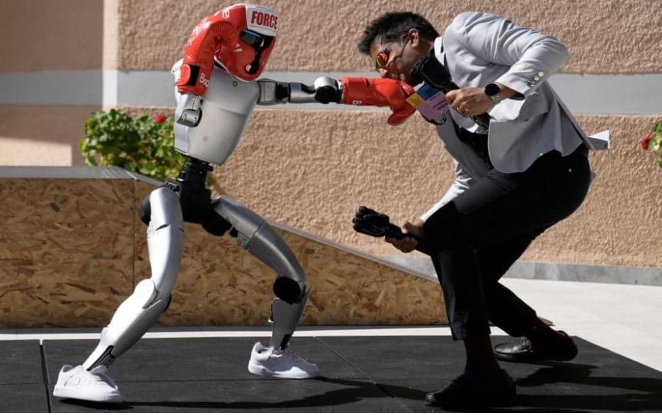 Olimpiada Ndërkombëtare e Humanoidëve / Robotët shfaqin aftësi mbreslënëse, por sfidë mbetet hendeku me AI-në