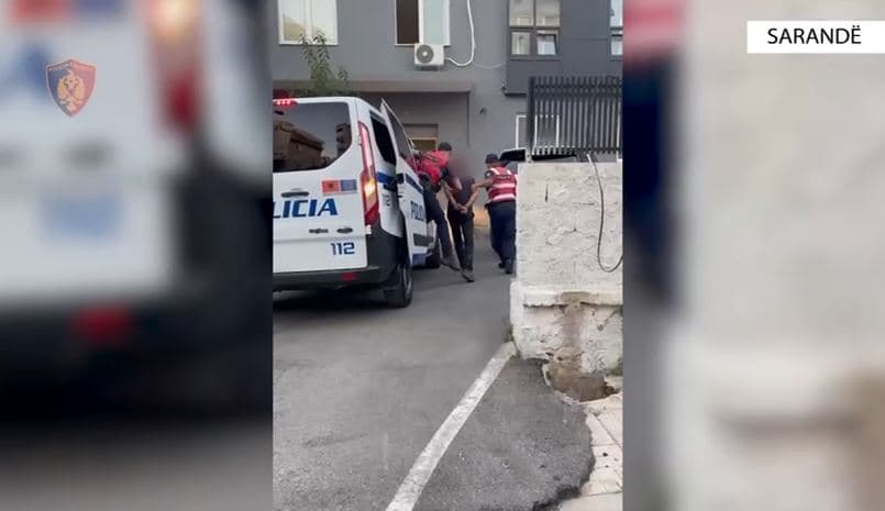 Arrestohet 50-vjeçari në Konispol, kapet në flagrancë me automatik dhe karikator në banesë