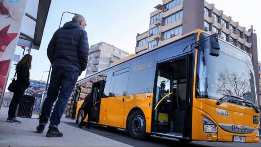 Transporti urban në Prishtinë bëhet falas për mjekët, mësimdhënësit, nxënësit dhe studentët nga 1 tetori
