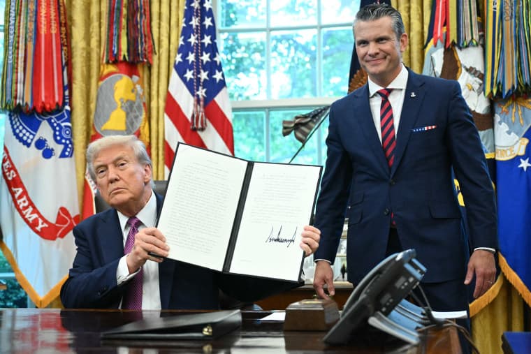 Trump i ndryshon emrin Departamentit të Mbrojtjes, do të quhet “Departamenti i Luftës”
