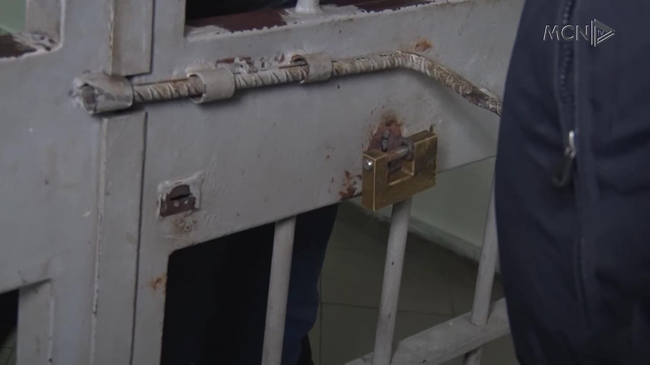 Korrupsion me lejet shpërblyese / Arrestohet shefi i regjimit të burgut Lushnje, pezullohen drejtuesit (VIDEO)