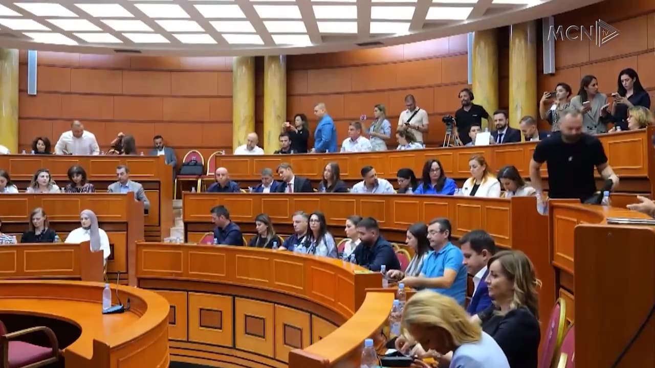 “Shkarkimi nga Rama, antikushtetues” / Veliaj pezullon firmën e kryeministrit, ankimon në Kushtetuese (VIDEO)