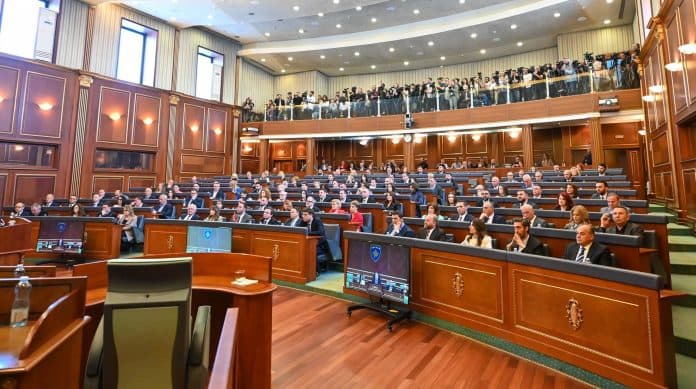 Pas vendimit të Kushtetueses, rinis seanca konstituive e Kuvendit, pritet zgjedhja e nënkryetarit serb