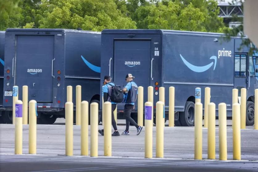 Amazon po përgatitet të pushojë nga puna 30.000 punonjës 
