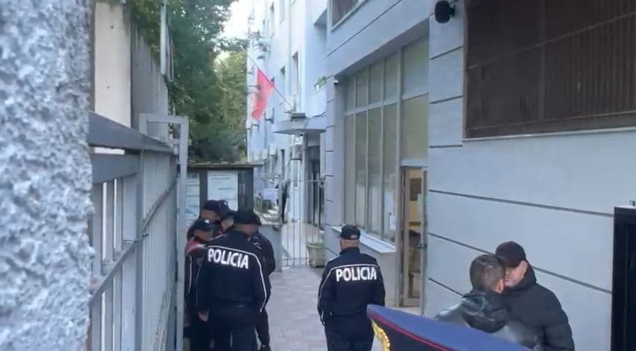 Vrasja e gjyqtarit, lihen në burg tre të arrestuarit/ Seanca me dyer të mbyllura