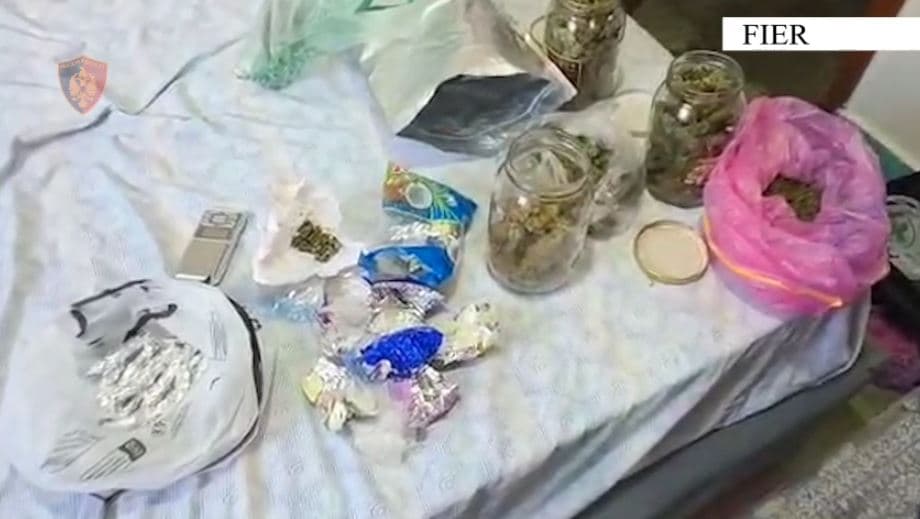 Siguronte kanabis dhe e shpërndante, arrestohet i riu në Roskovec 