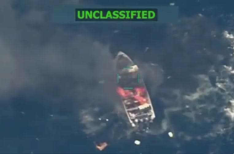 Sulm nga SHBA ndaj anijes së të dyshuarit për drogë, 4 të vdekur në Paqësor (VIDEO)