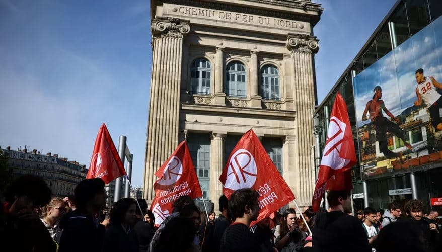 Sindikatat njoftojnë protesta në Francë/ Qytetarët kundër shkurtimeve në buxhet