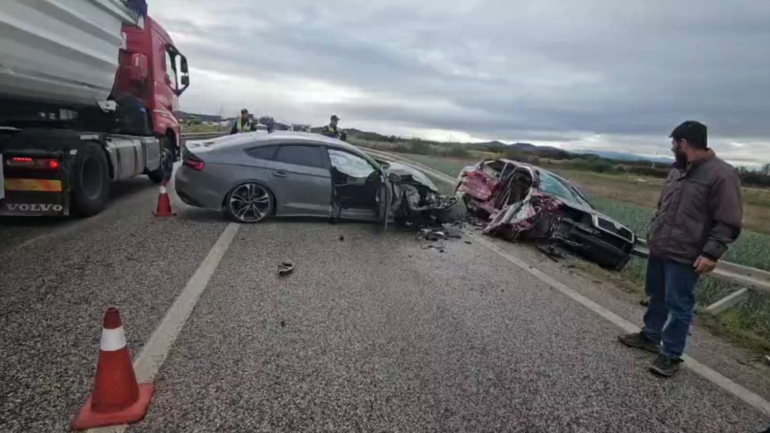 Përplasen dy makina në Lushnjë-Berat, plagosen tre persona