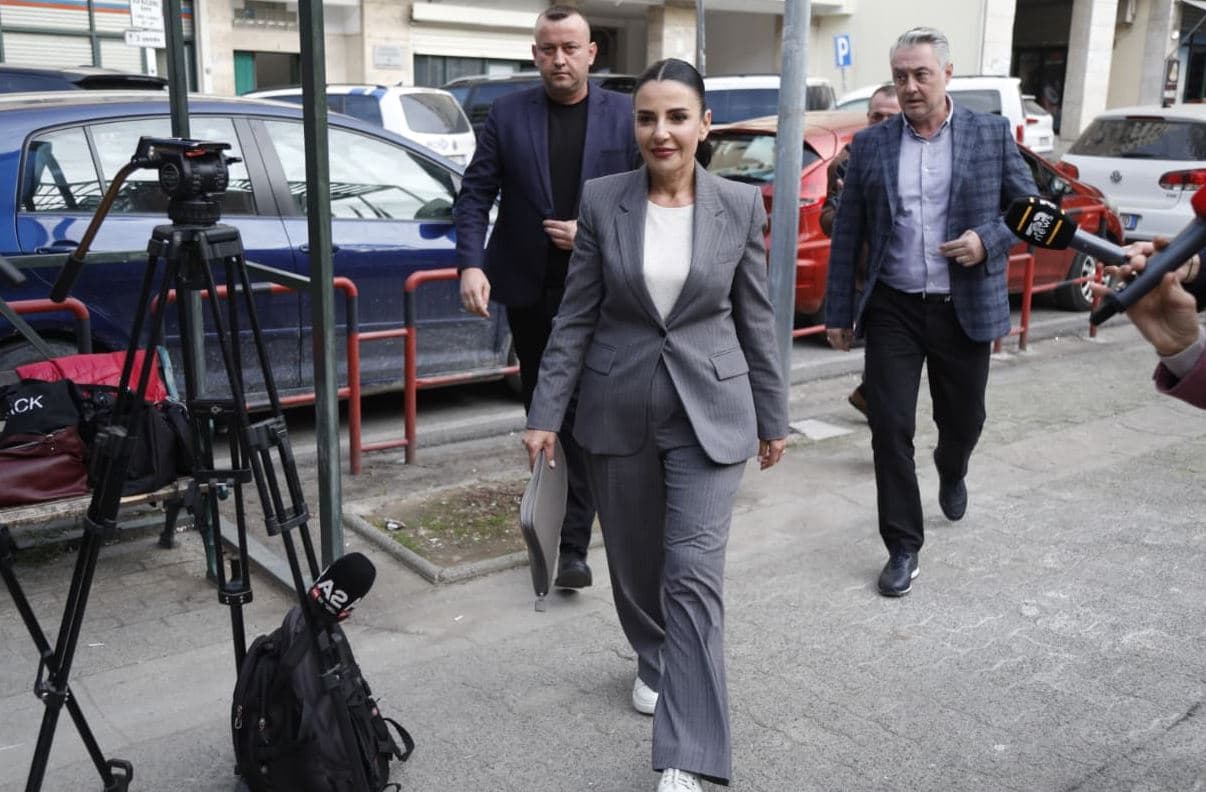 Zëvendëskryeministrja Balluku paraqitet në SPAK