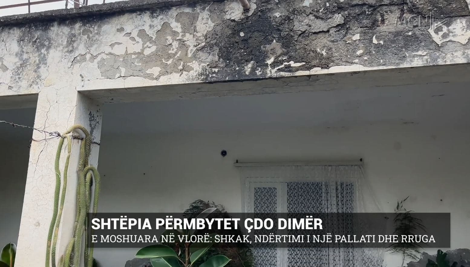 Shtëpia përmbytet çdo dimër/ E moshuara në Vlorë: Shkak, ndërtimi i një pallati dhe rruga (VIDEO)