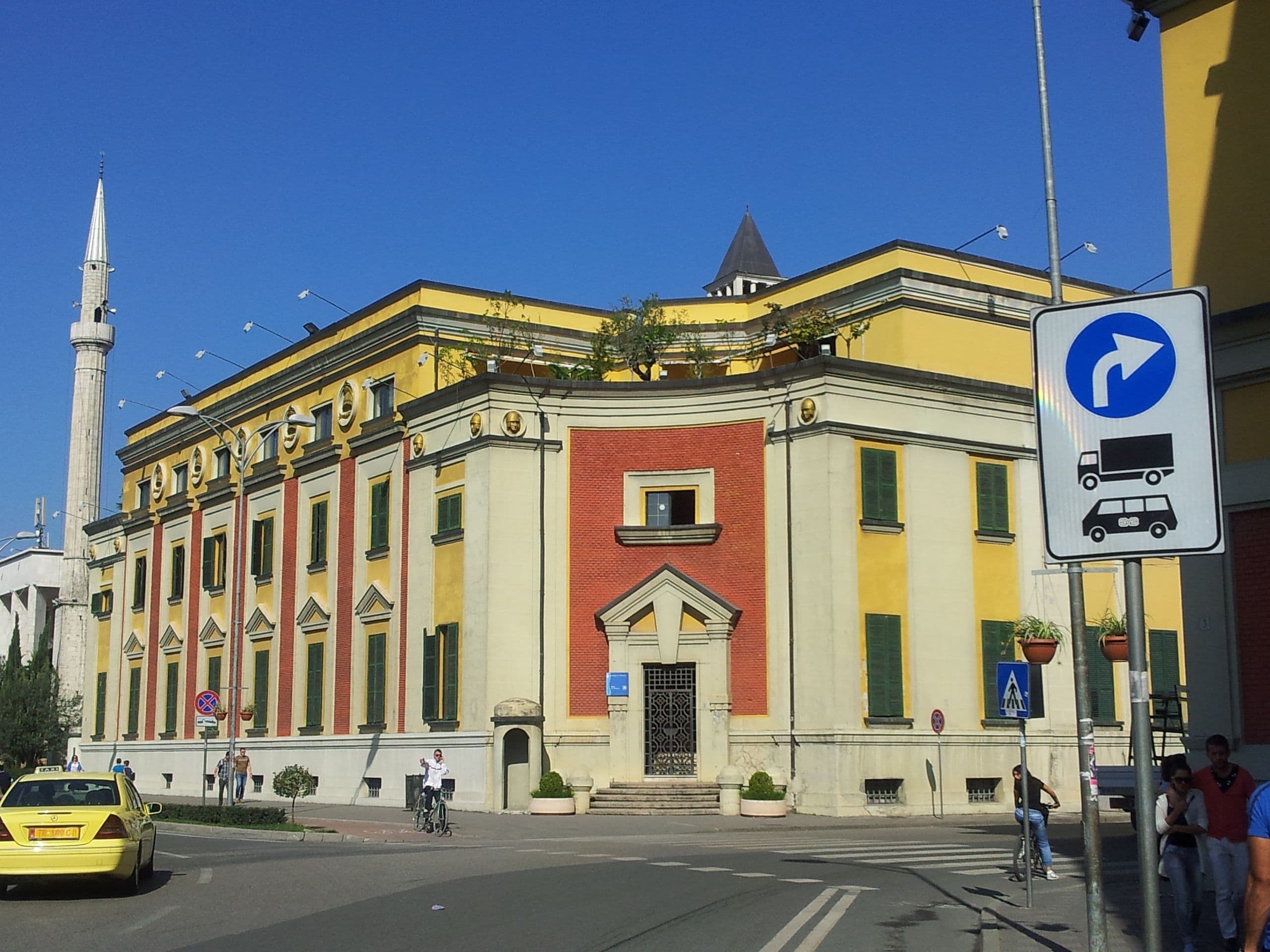 Pas Diellës propozohet edhe një kandidate AI për kryebashkiake të Tiranës
