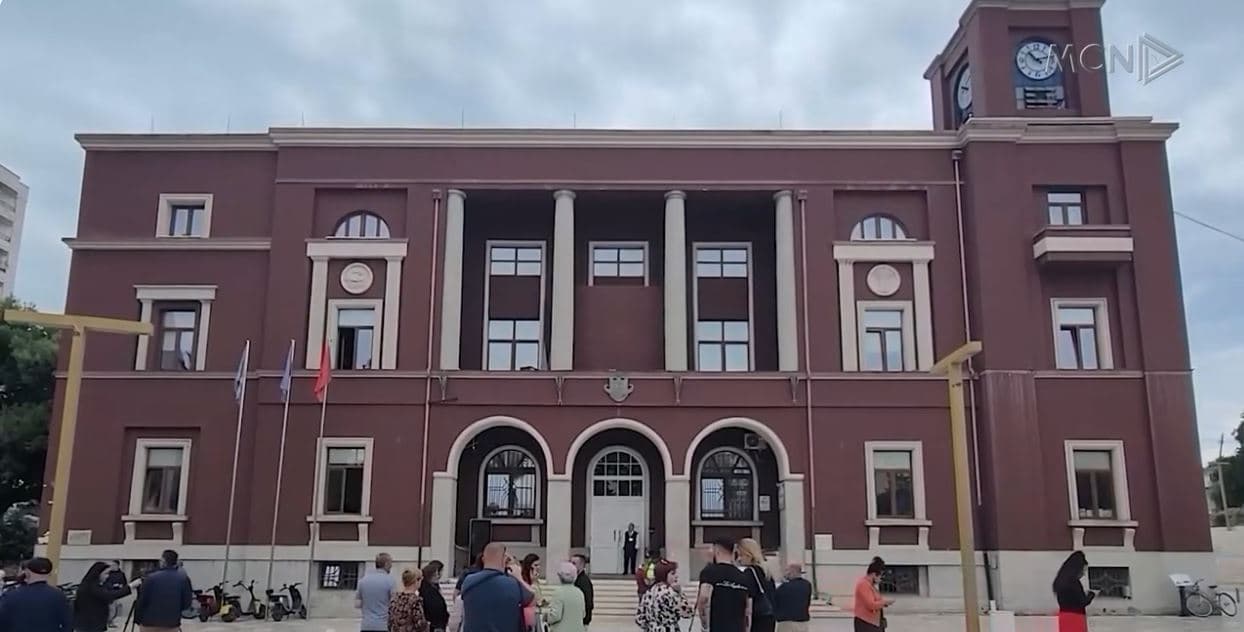 “Bashkia Durrës, tender me probleme për mbetjet”. Zhupa: Po prishen shtëpitë e viteve 1500